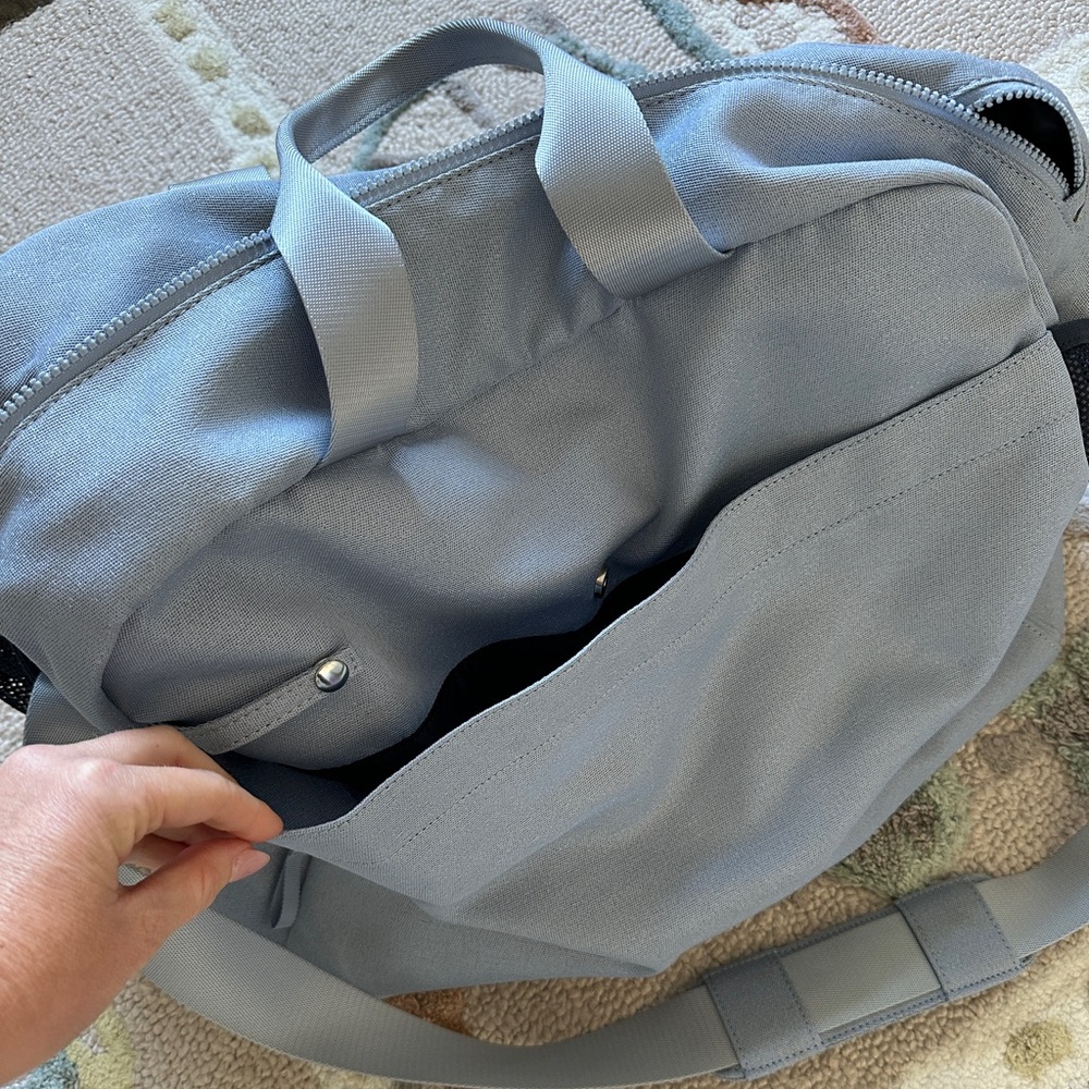 Lululemon IVIVVA Weekend Escape Duffle - Picture 3 of 6